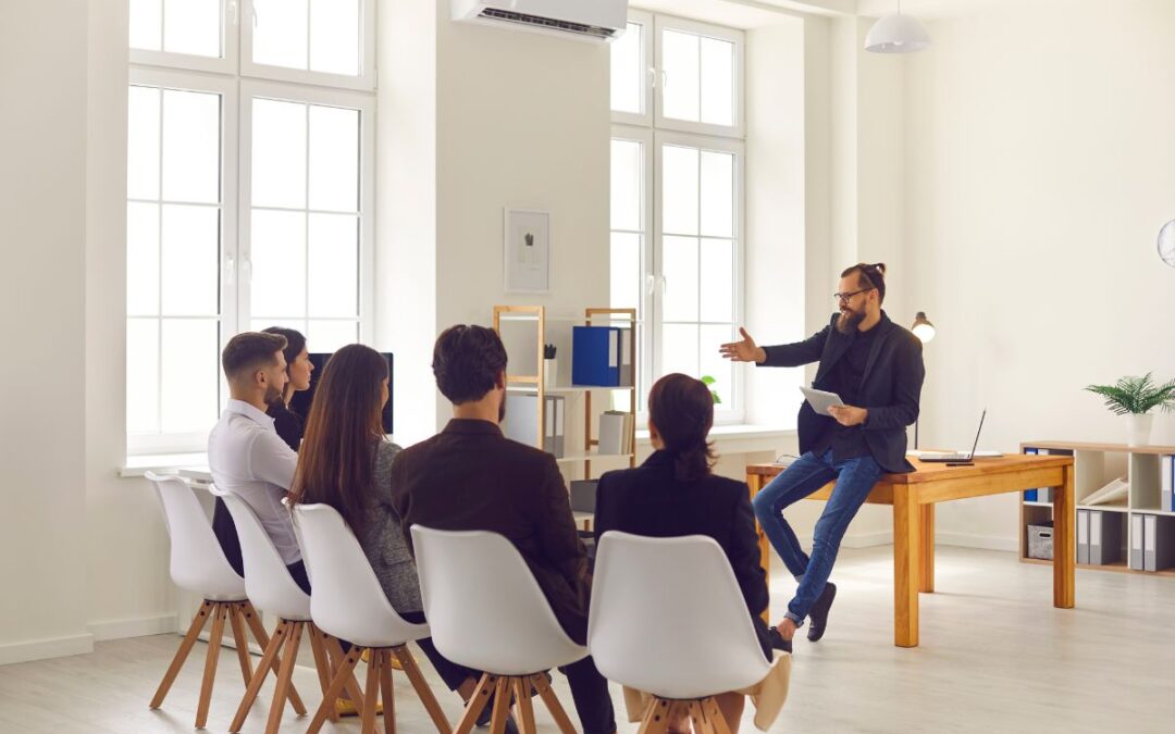 Kto prowadzi szkolenia w zakresie ochrony informacji niejawnych?